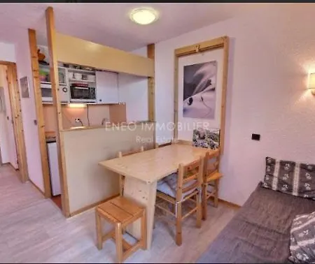 2p Hyper Centre Montalbert Skis Aux Pieds La Plagne